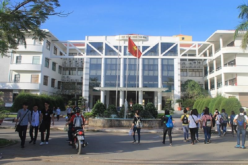 Dịch vụ làm bằng đại học công nghệ Sài Gòn chuyên nghiệp