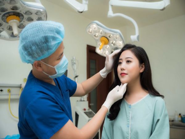 Muốn học ngành phẫu thuật thẩm mỹ thi khối nào?