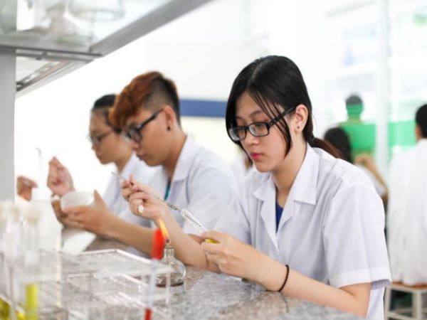 Ngành Bác sĩ đa khoa học gì ?