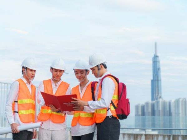 Bằng Cữ Nhân Và Kỹ Sư Có Gì Khác Nhau? Chọn Bằng Nào?