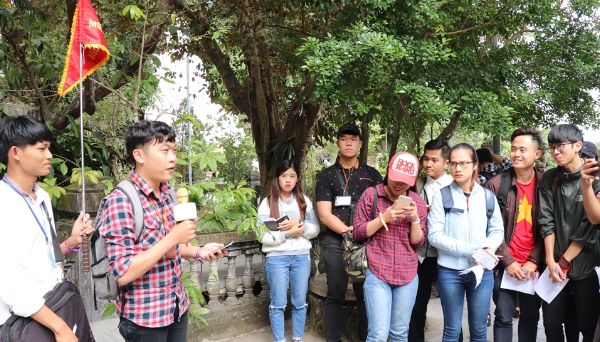 Hướng dẫn viên du lịch