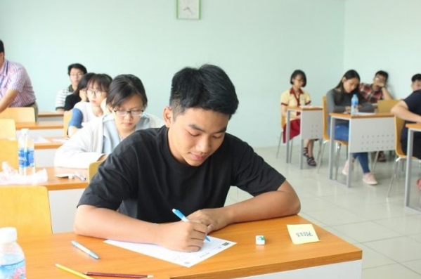 Thí sinh tự do thi lại Đại học có được cộng điểm ưu tiên không?