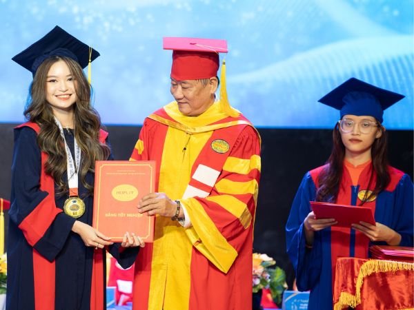 Bằng Đại Học HUFLIT Có Giá Trị Không? Cùng Tìm Hiểu Nhé