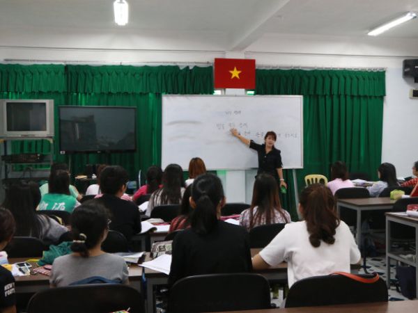 Bằng Đại Học HUFLIT Có Giá Trị Không? Cùng Tìm Hiểu Nhé