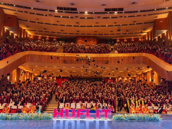 Bằng Đại Học HUFLIT Có Giá Trị Không? Cùng Tìm Hiểu Nhé