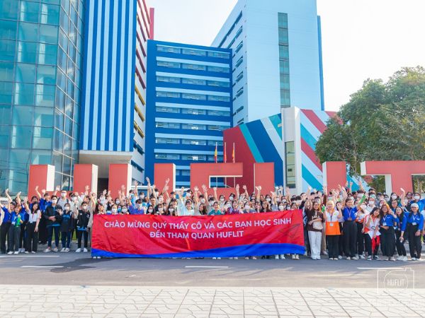 Bằng Đại Học HUFLIT Có Giá Trị Không? Cùng Tìm Hiểu Nhé