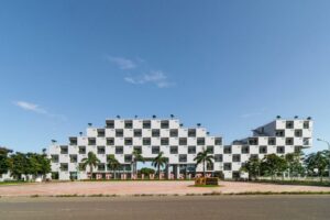 Bằng Đại Học Trường Tư Có Giá Trị Không? Dễ Xin Việc Không?